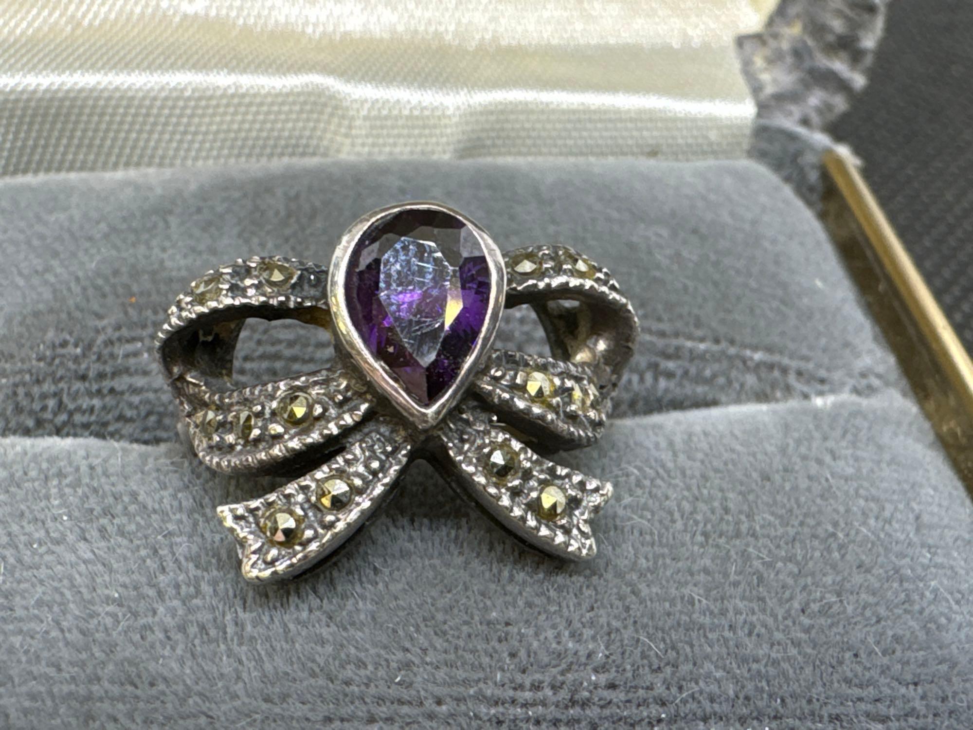 Silver Tear Drop Purple Amethyst ribbon Ring 4.32 Grams Size 6