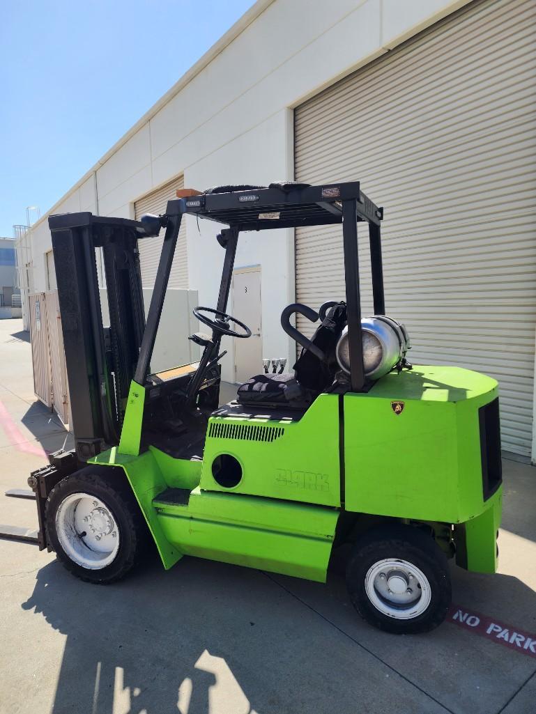 Used Clark Forklift Runs With Propane 5011 Hours on meter GPX-30 3 Stage Forks 15.5ft