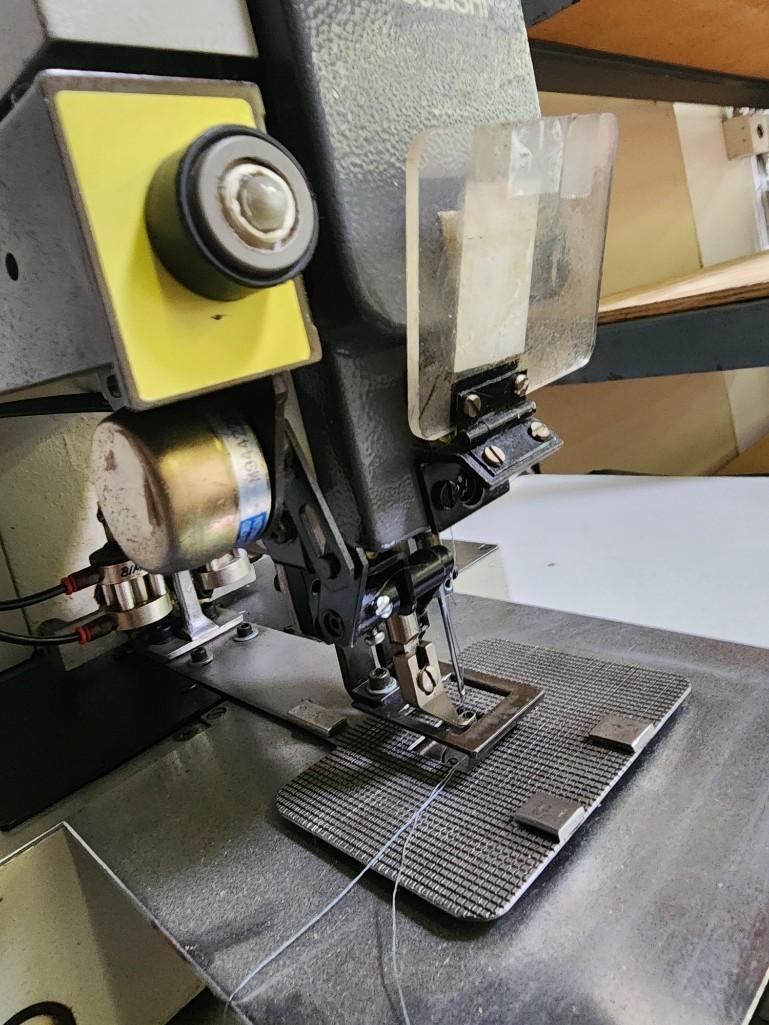 Mitsubishi sewing machine 1998 with table