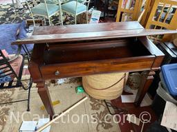 Wood desktop opens