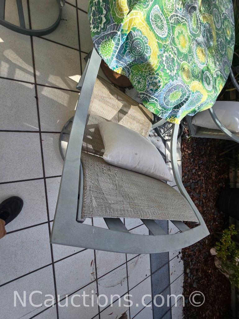 Patio Set with circular Table 4 chairs Umbrella loc 92130