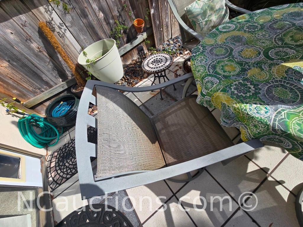 Patio Set with circular Table 4 chairs Umbrella loc 92130