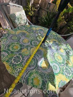 Patio Set with circular Table 4 chairs Umbrella loc 92130