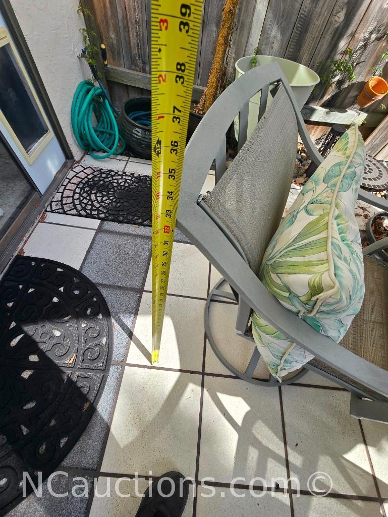 Patio Set with circular Table 4 chairs Umbrella loc 92130
