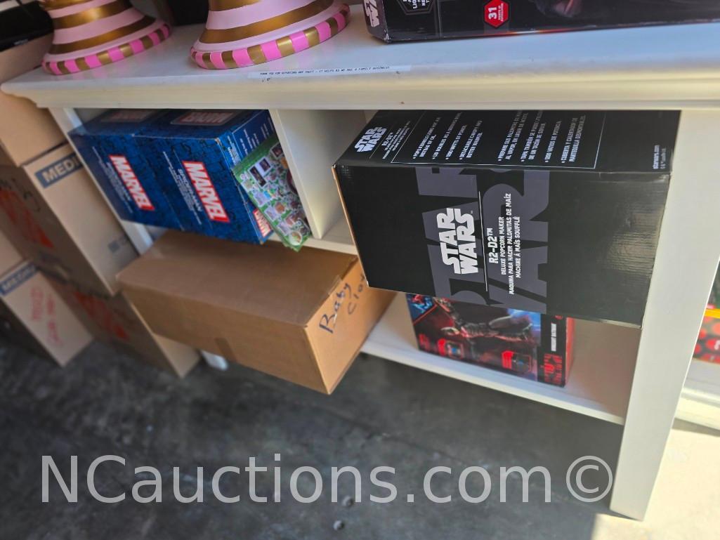 10x25 Unit - Star Wars Marvel Hello Kitty Doll Houses boxes Darth Vader c923