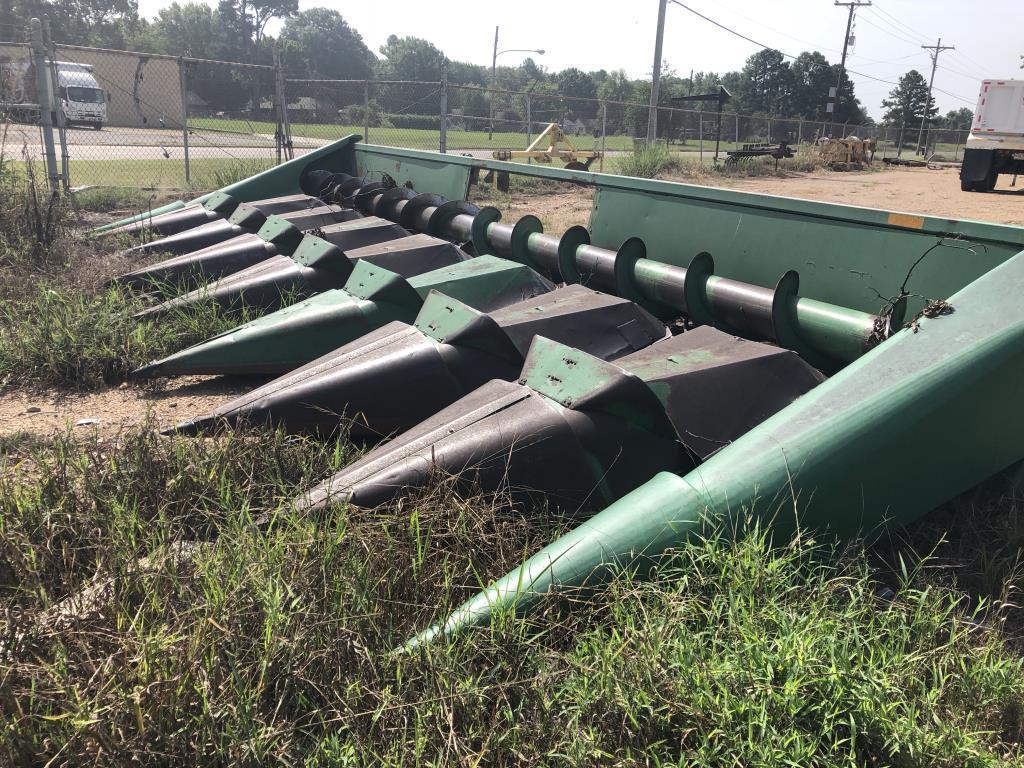 John Deere 844 Corn Header