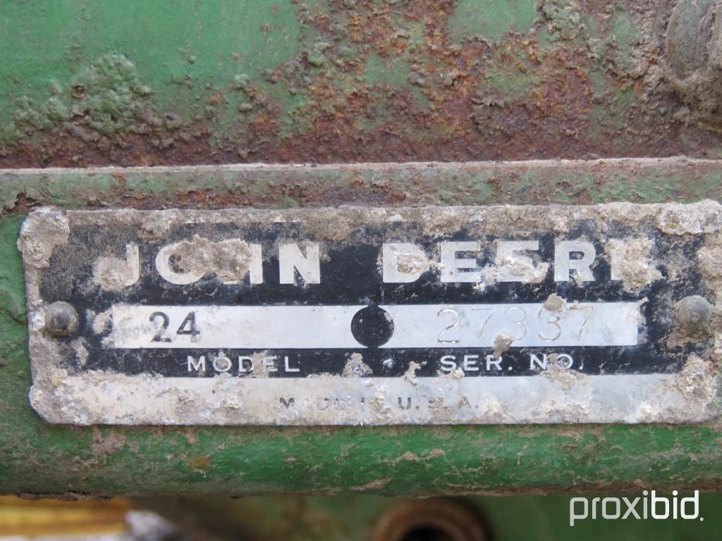 John Deere 24T Square Baler