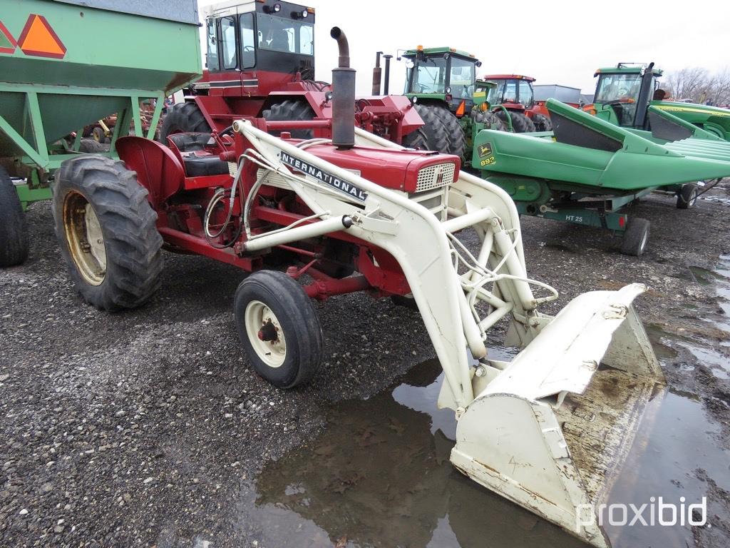 International 460 Tractor & Loader