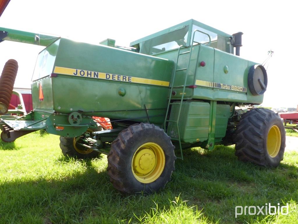 John Deere 8820 Turbo Combine (4WD, 4500 Hours)