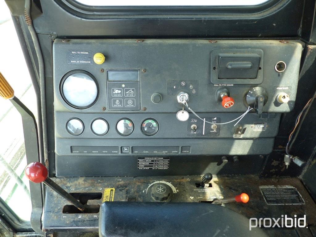 John Deere 8820 Turbo Combine (4WD, 4500 Hours)