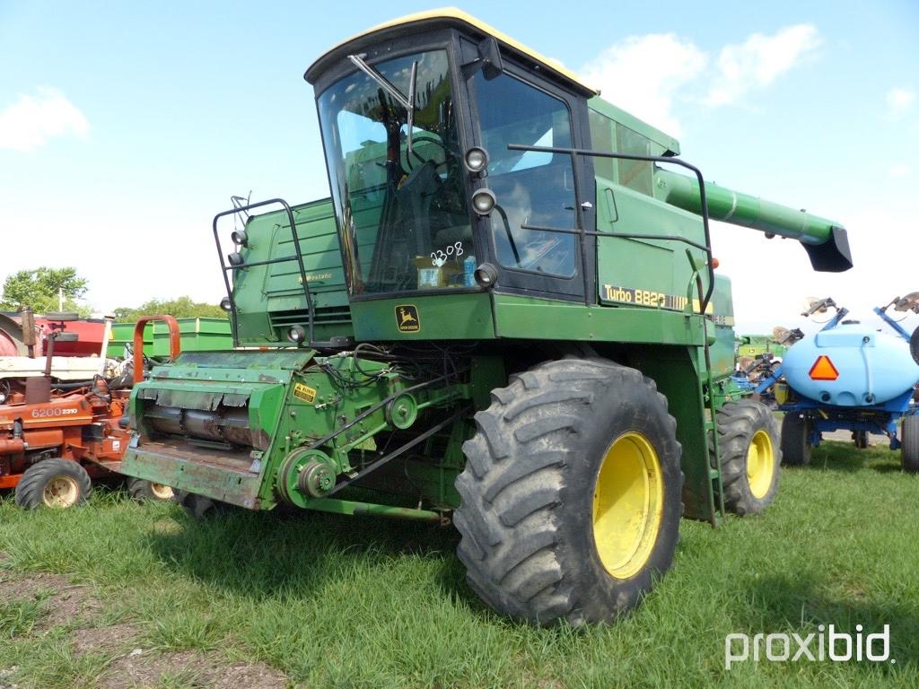 John Deere 8820 Turbo Combine (4WD, 4500 Hours)