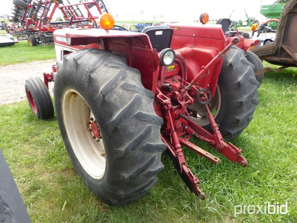 International 674 Tractor