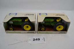 John Deere 2640 Tractor Set of 2