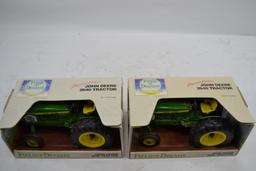 John Deere 2640 Tractor Set of 2