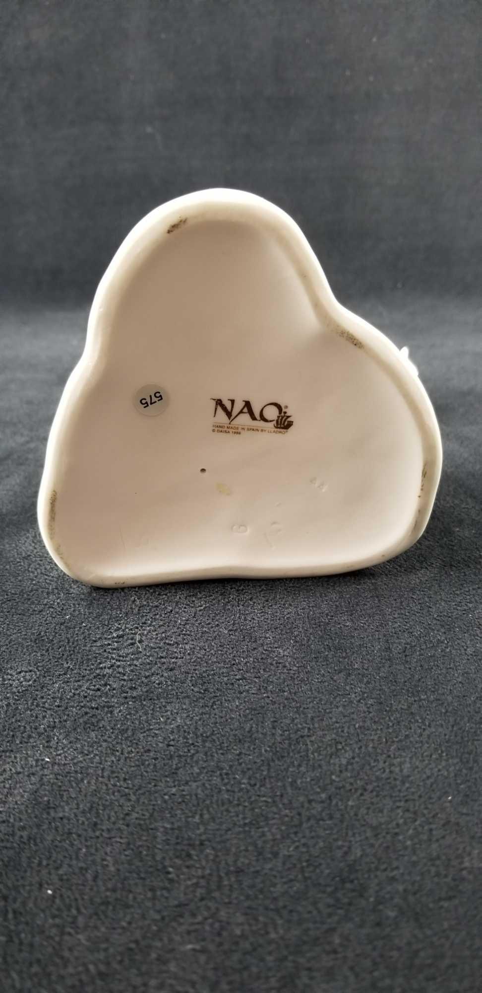 Nao by Lladro Ever So Gently Girl With Doves