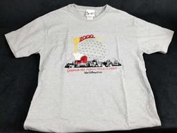 Year 2000 Celebrate the Future Hand in Hand Walt Disney World Unisex Tshirt size Small
