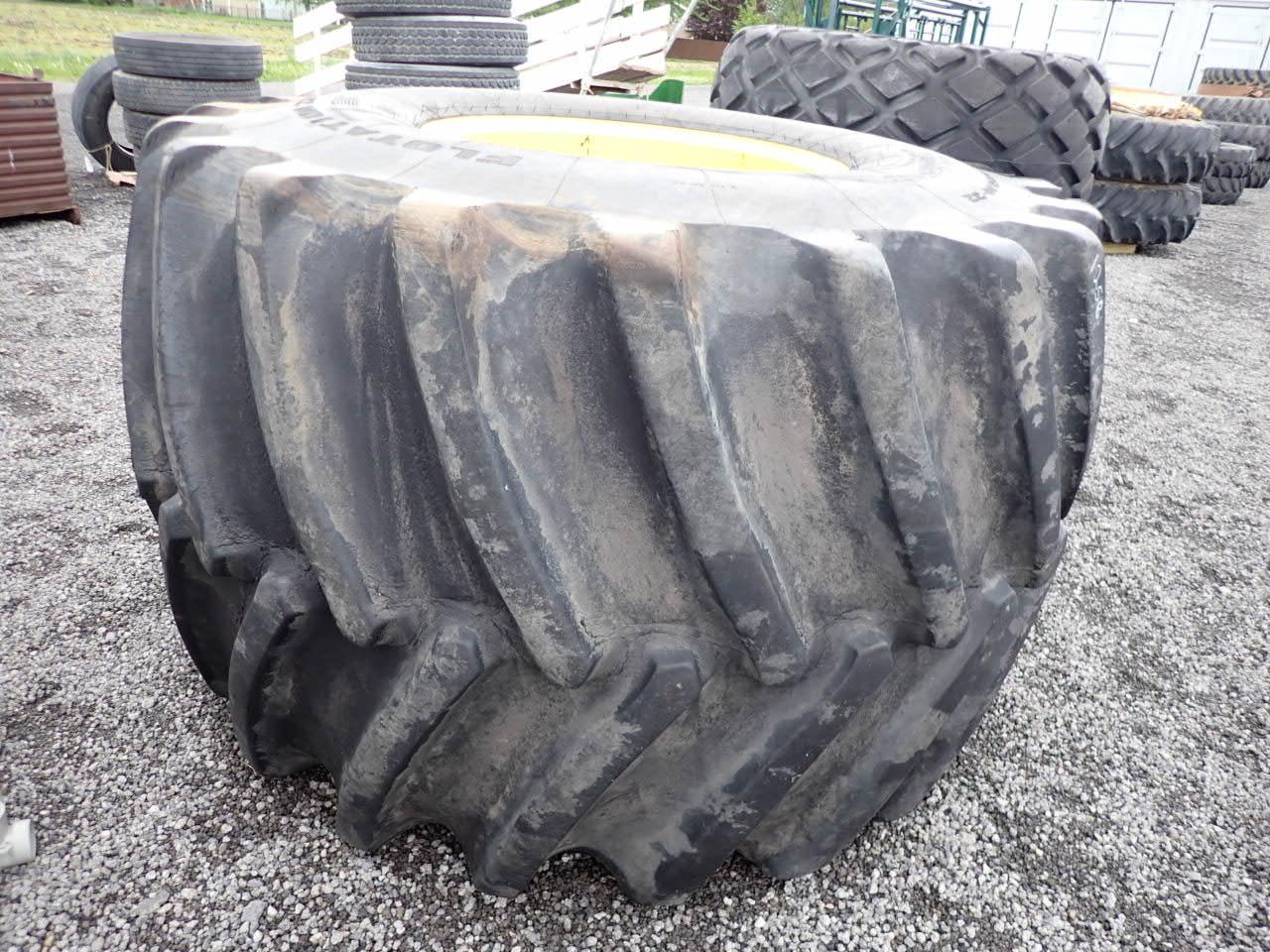 (1) Firestone 12.50/45-32 Flotation Tire & Rim