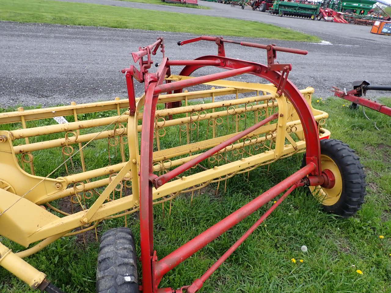 NH 256 Hay Rake