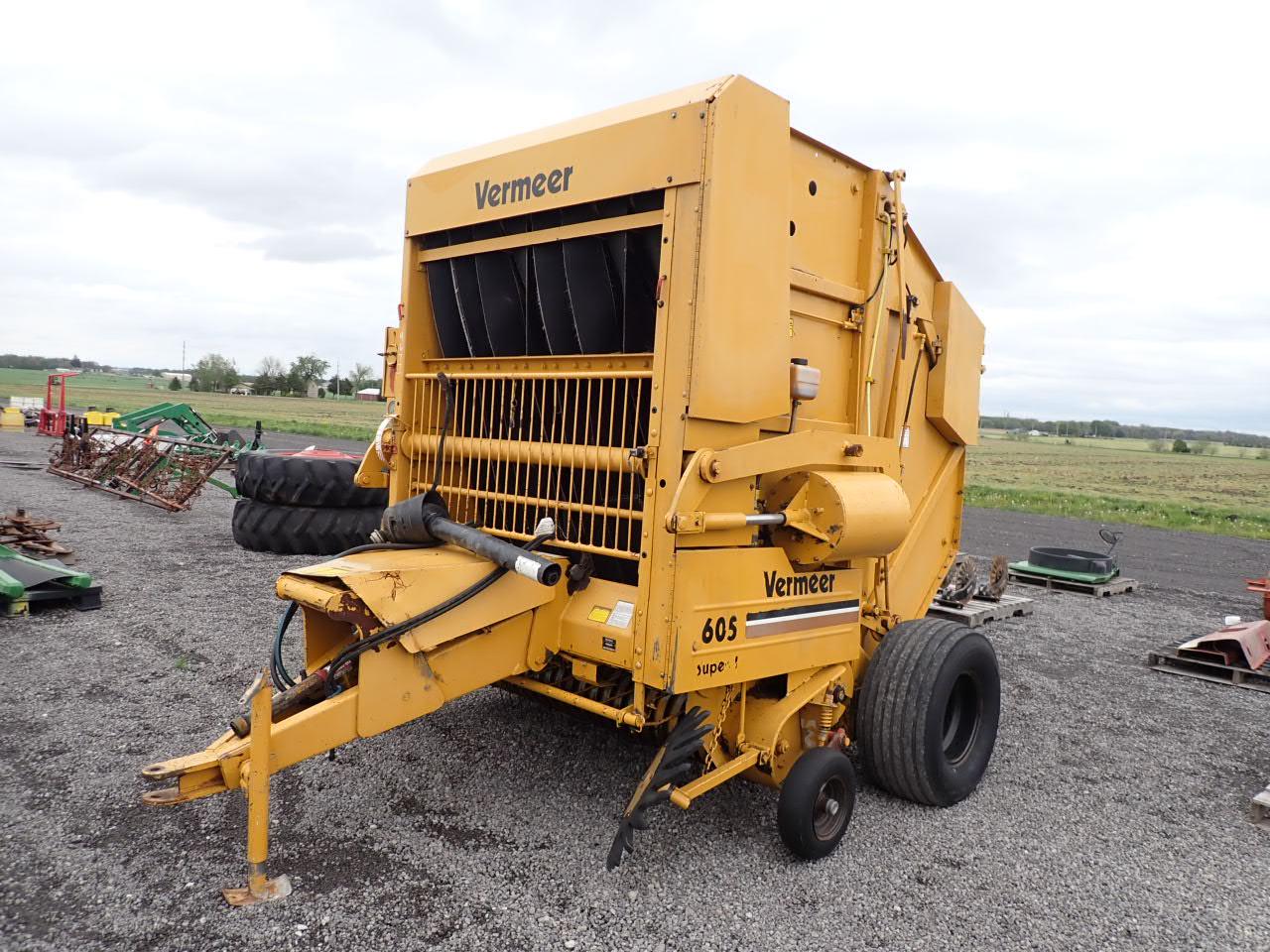 Vermeer 605 Round Baler