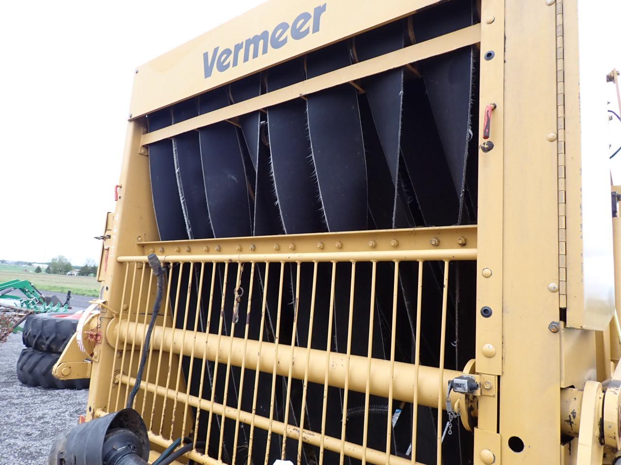 Vermeer 605 Round Baler