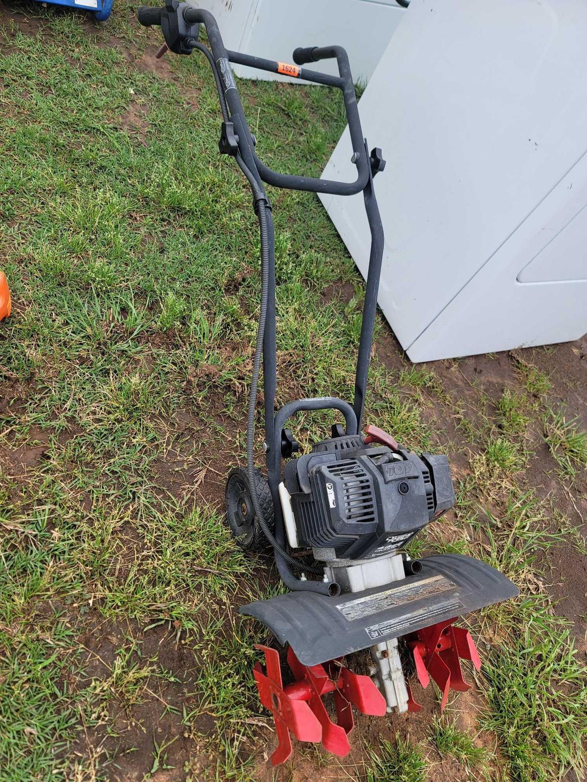 46cc 4cycle rototiller has wheels