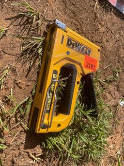 dewalt stapler