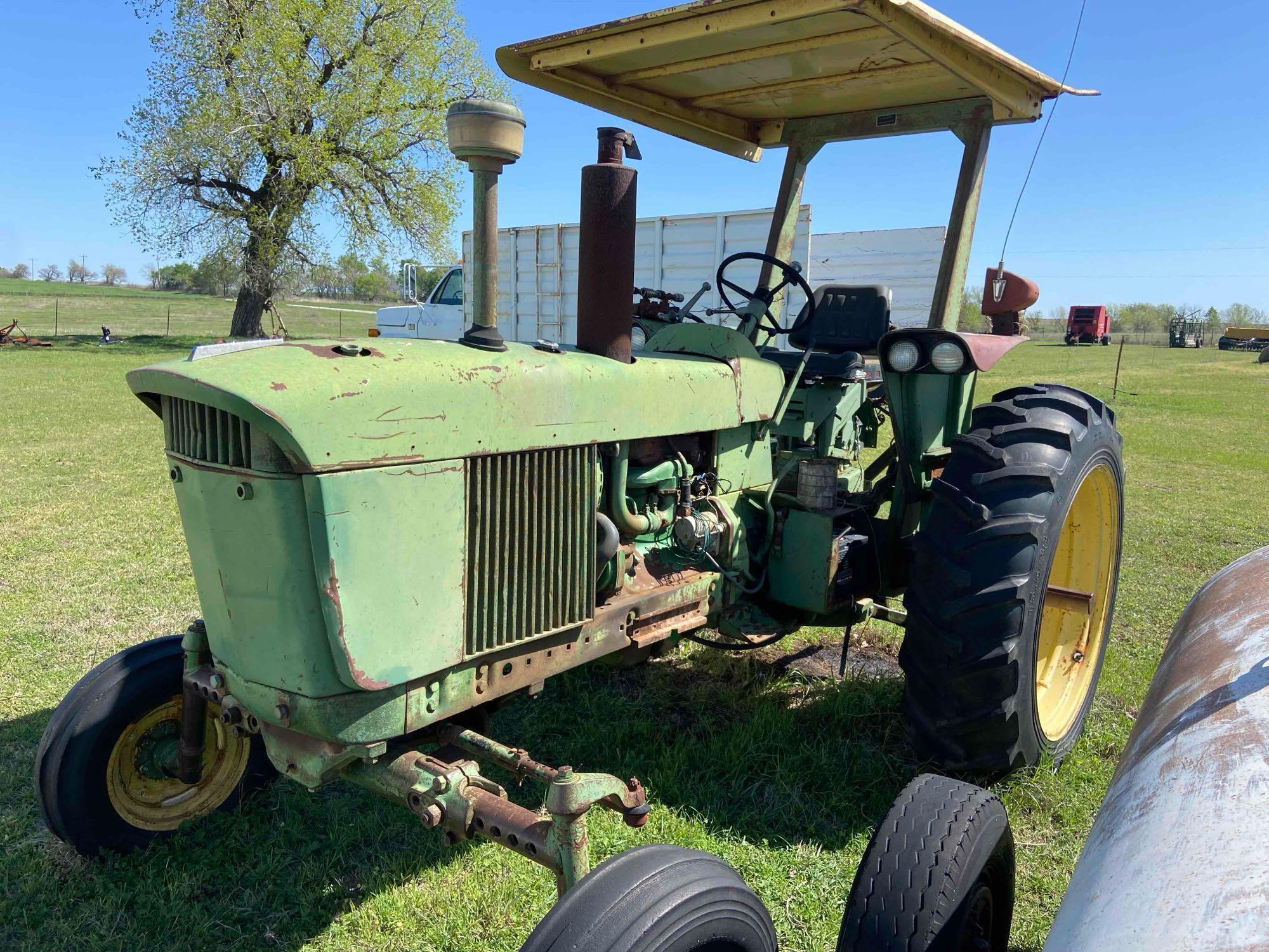 John Deere 3010