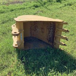 24in backhoe/Excavator bucket with teeth