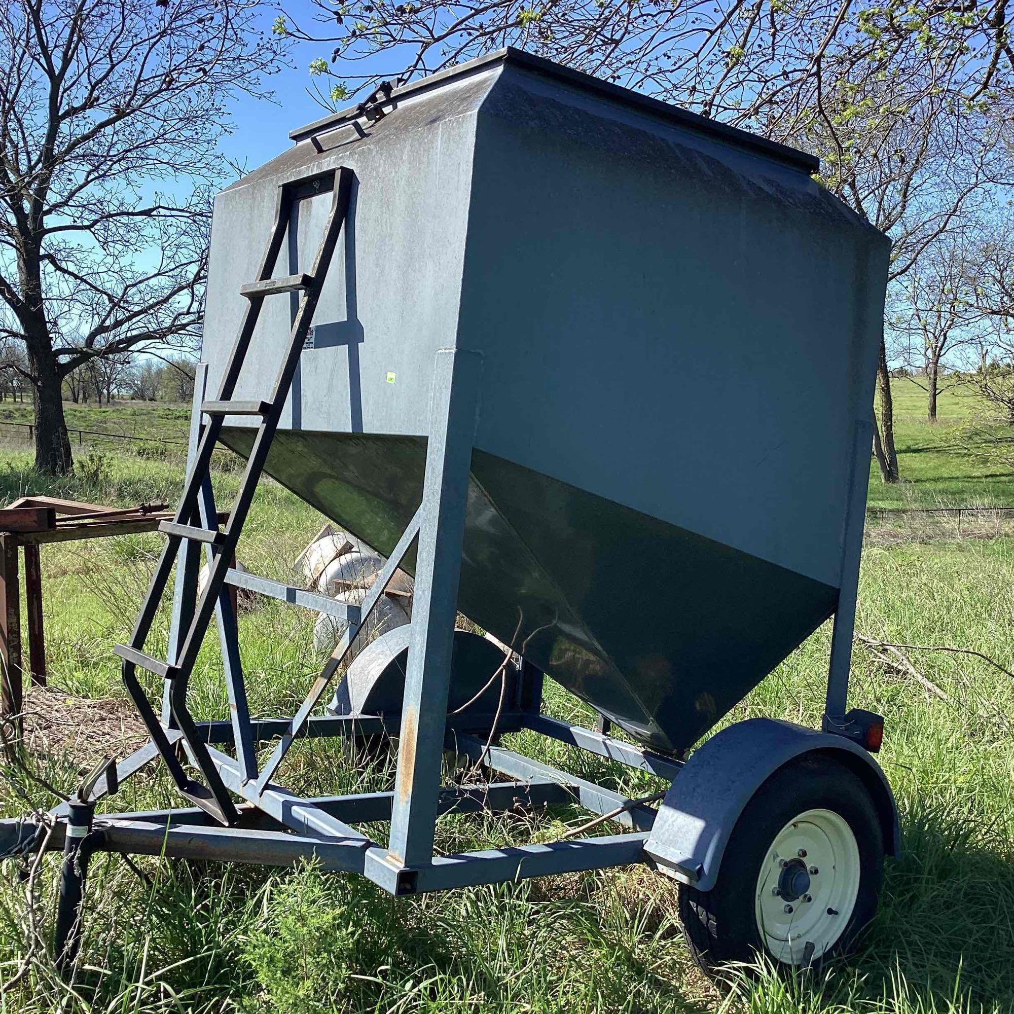 Feed/grain bin on trailer