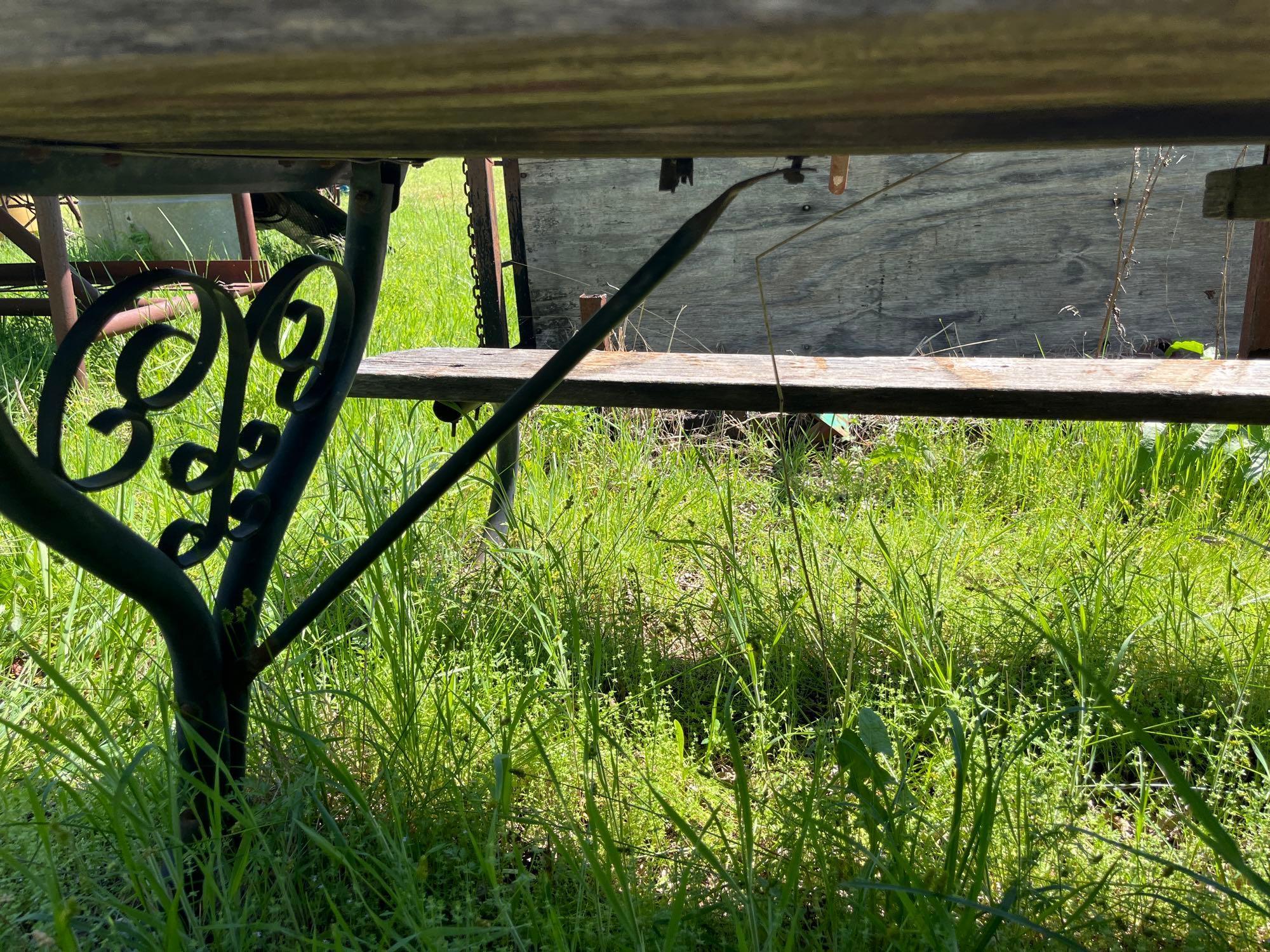 Picnic table