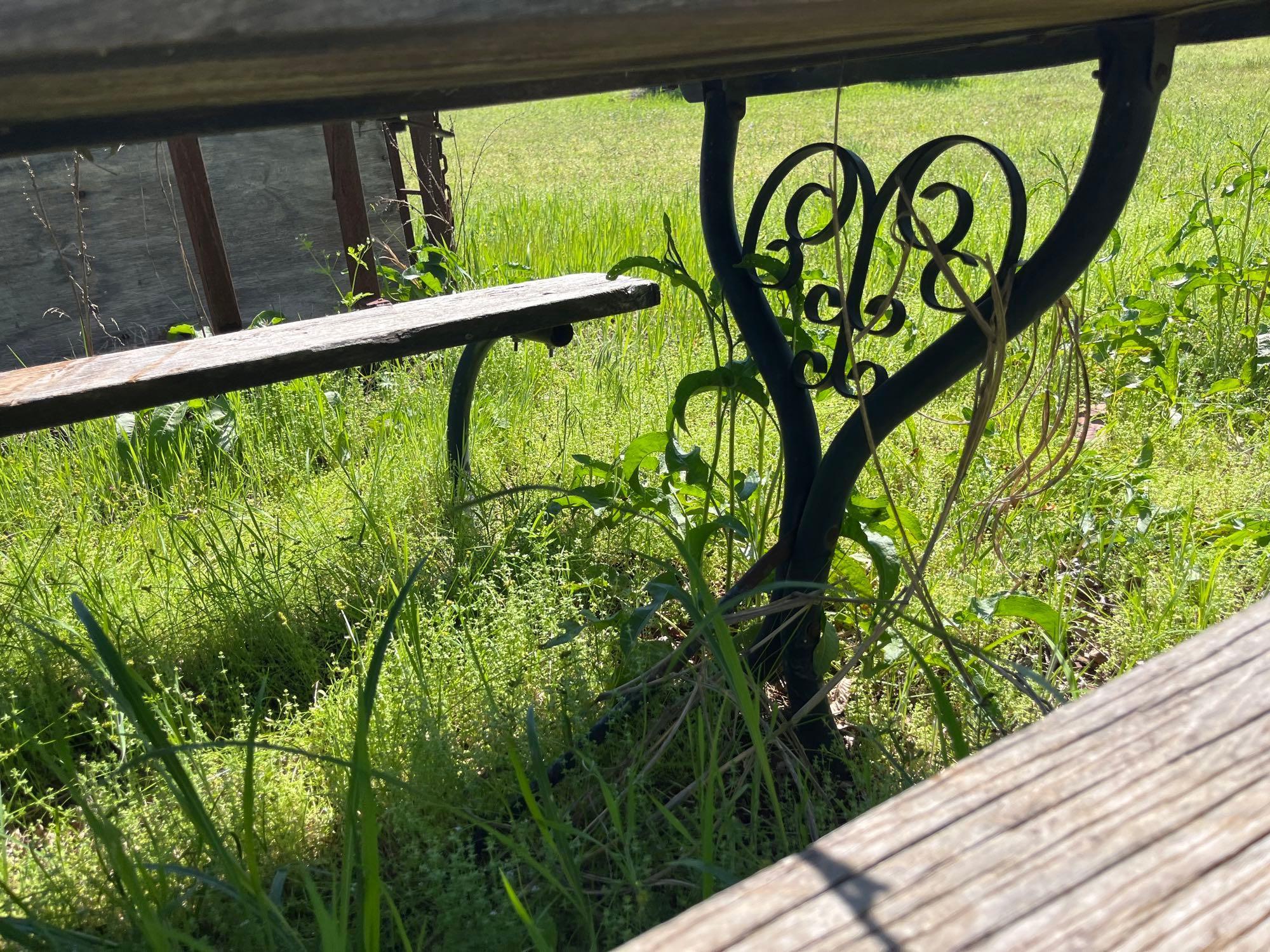 Picnic table