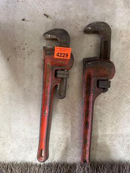 Pipe wrenches