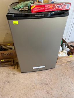 Frigidaire mini fridge