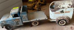 vintage Tonka Farms flatbed and horse trailer