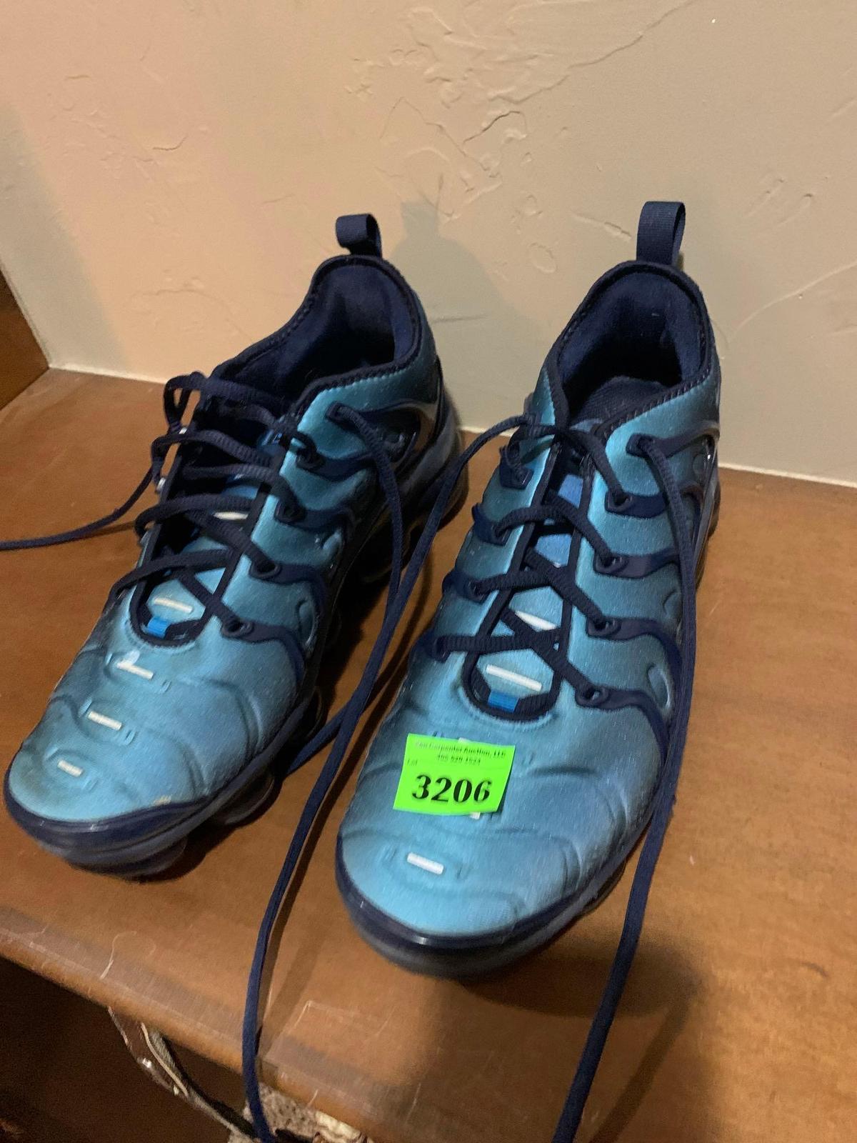 Nike air vapor max plus size 10 1/2