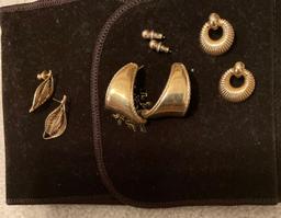Four pair of earrings, missing backs on one earring per pair earrings only