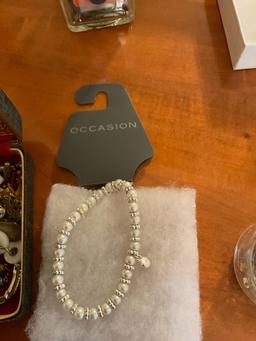 Purse. Oh, oh, come, let us adore him arts heart with buttons and keys. Purse. Chest with pens in it