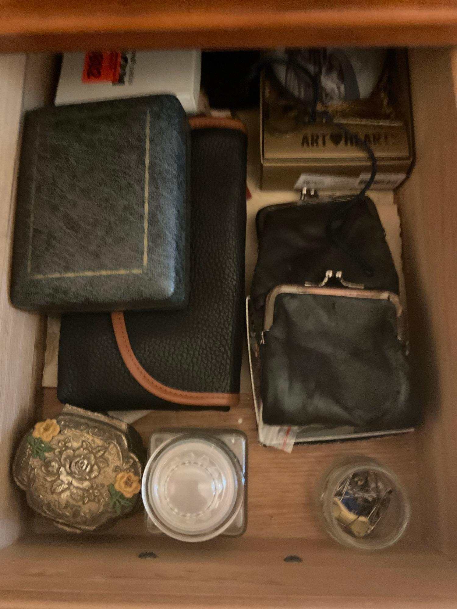 Purse. Oh, oh, come, let us adore him arts heart with buttons and keys. Purse. Chest with pens in it