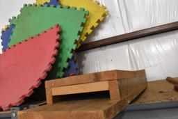 Foam square and foldable chair bat house