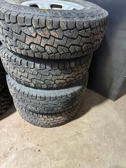 2002-2006 Factory jeep wheels with tires. 30x9.50/R15