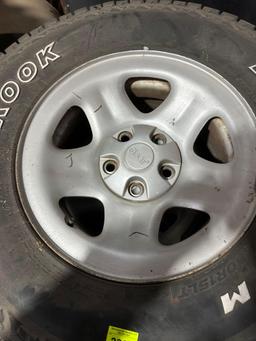 2002-2006 Factory jeep wheels with tires. 30x9.50/R15