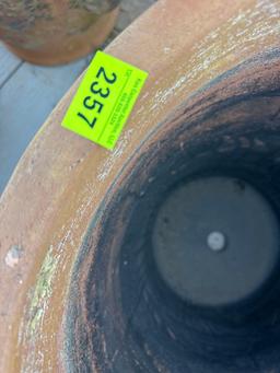 Large flower pot 26in x 19in Must bring help to load