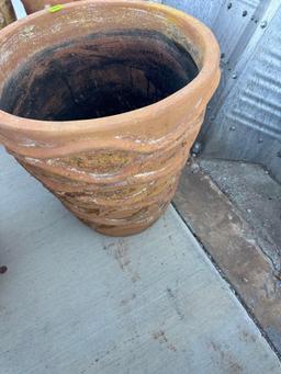 Large flower pot 26in x 19in Must bring help to load