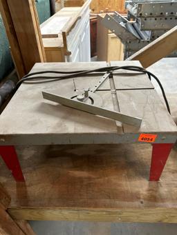 Jigsaw table