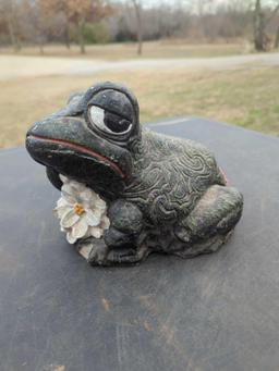 Frog Yard Statue