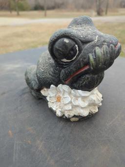 Frog Yard Statue
