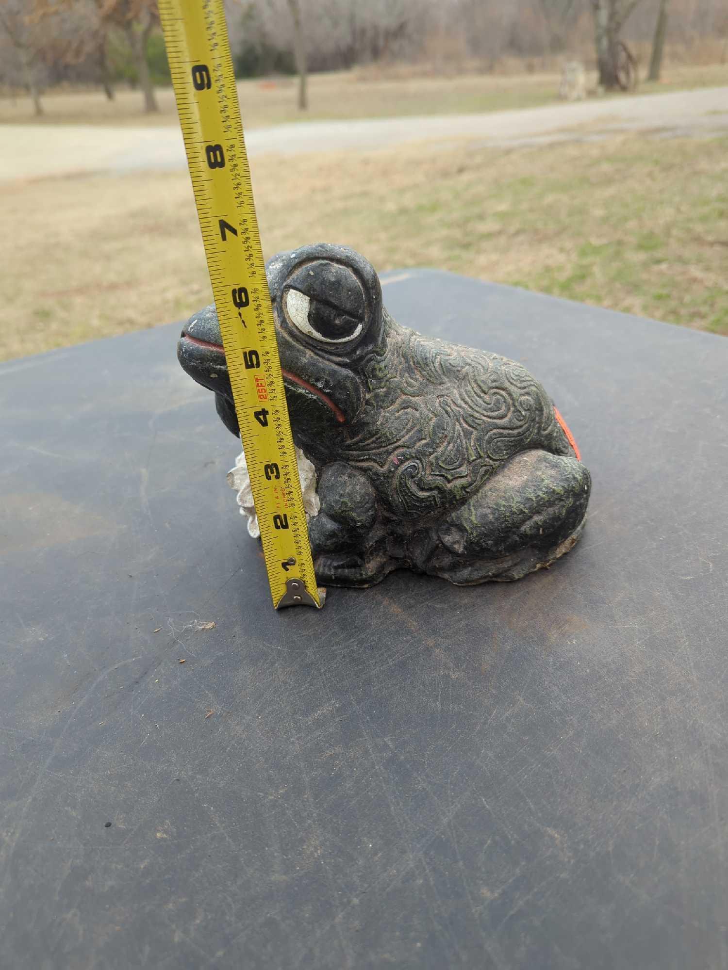 Frog Yard Statue