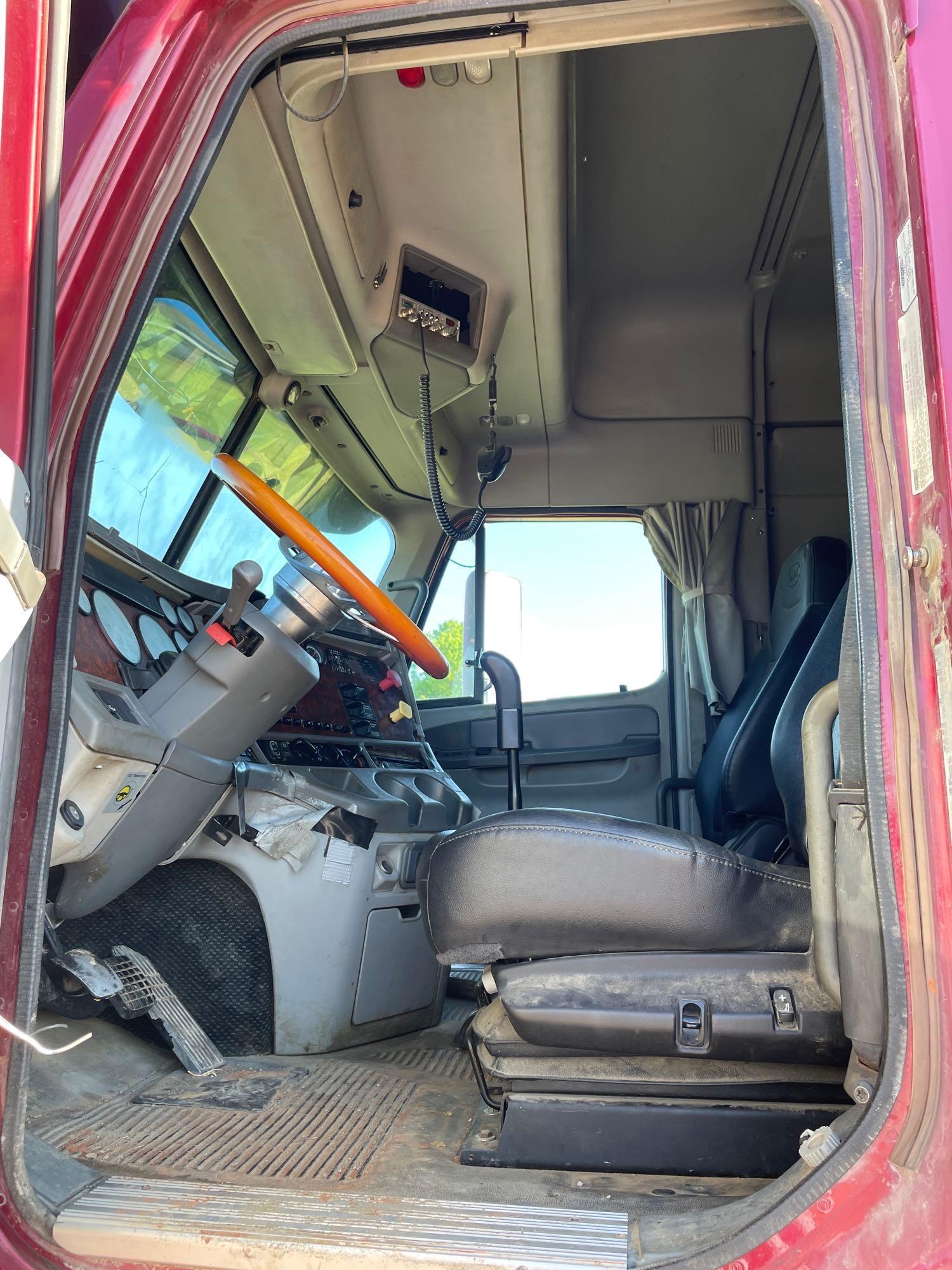 S - 2003 Freightliner Cascadia