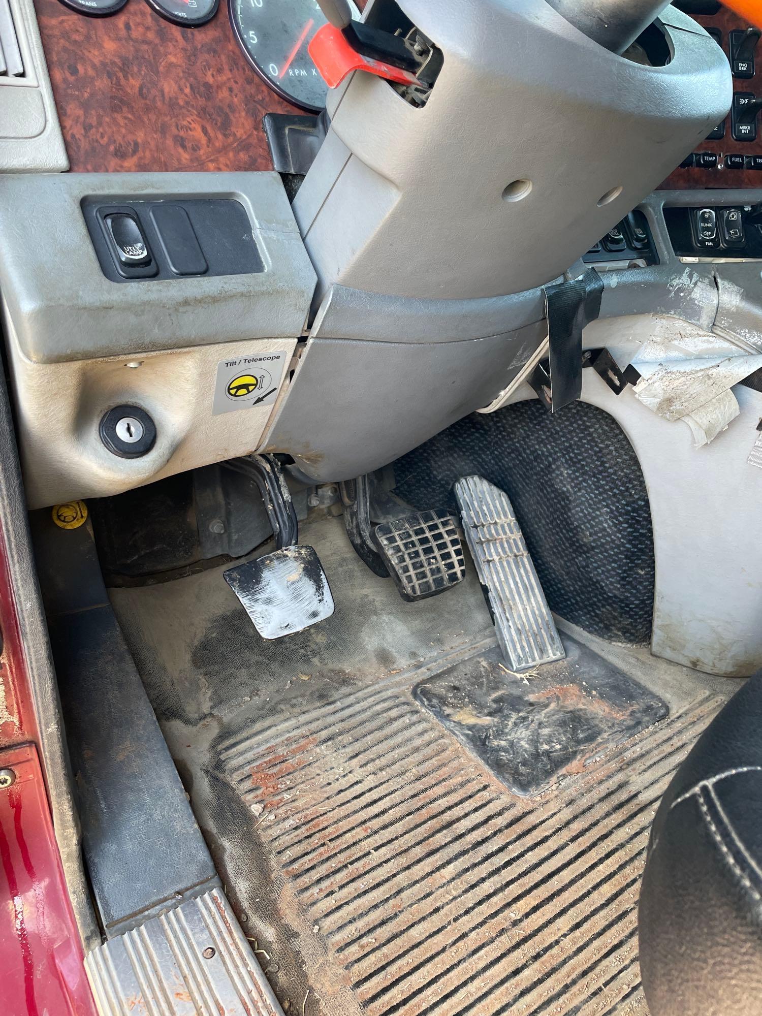 S - 2003 Freightliner Cascadia