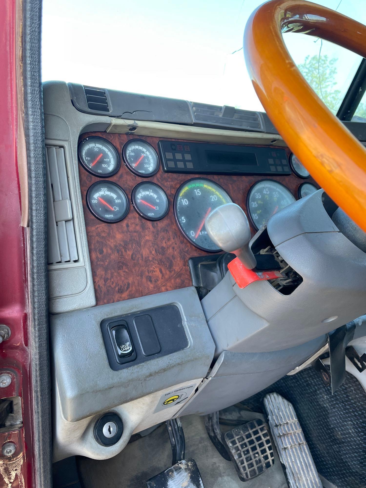 S - 2003 Freightliner Cascadia
